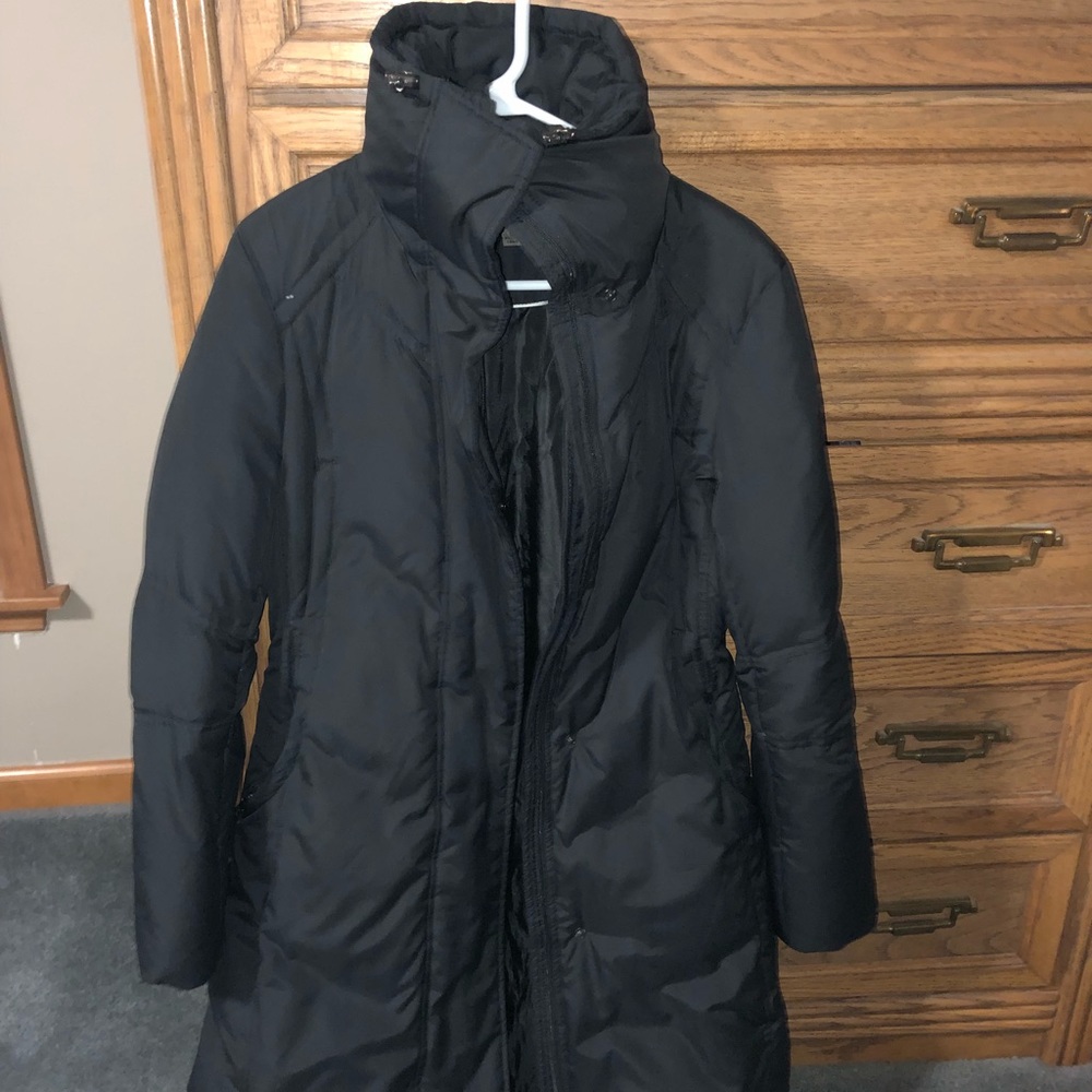Women’s long black puffer coat size small